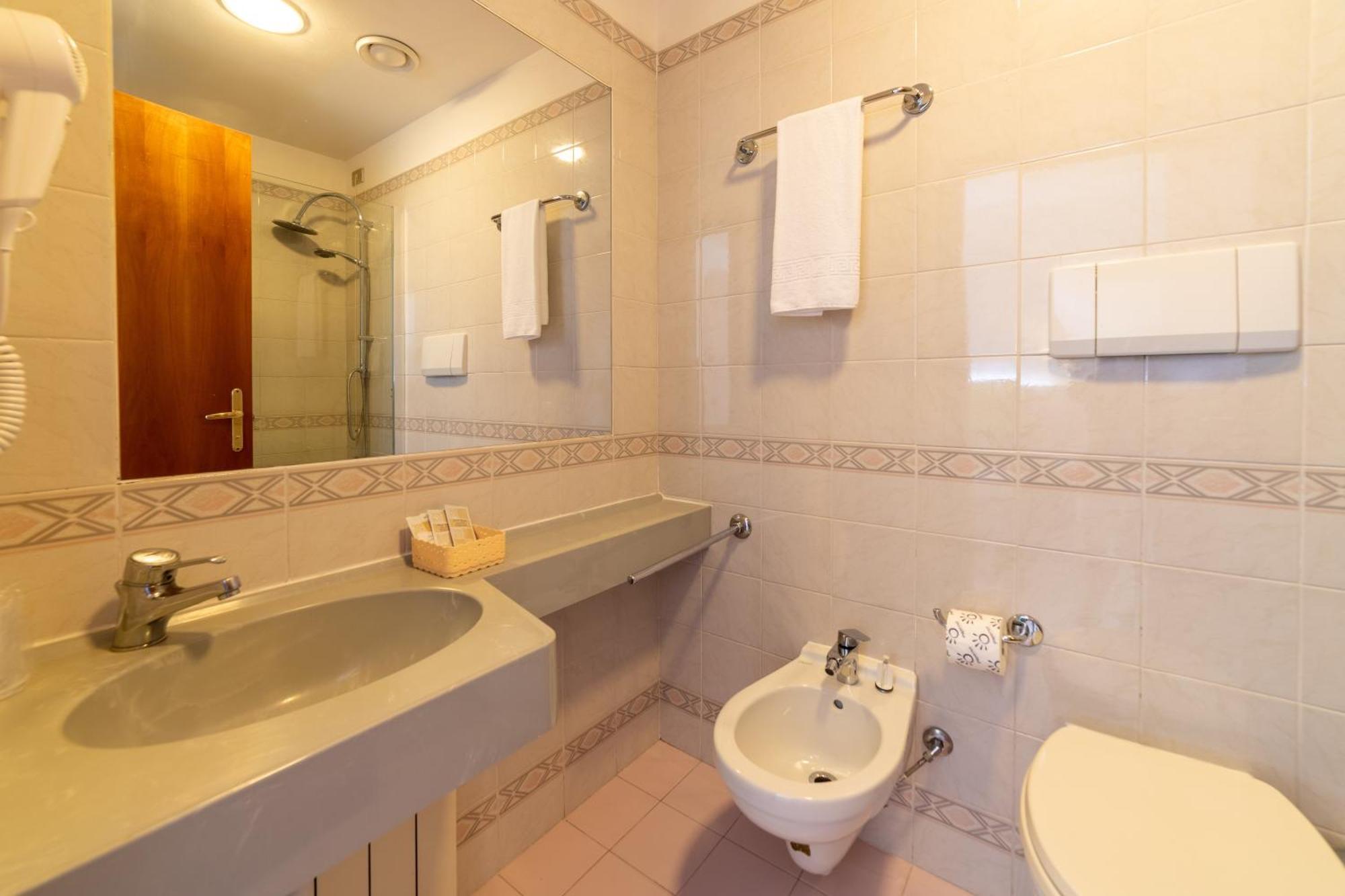 קאטוליקה Hotel Royal מראה חיצוני תמונה